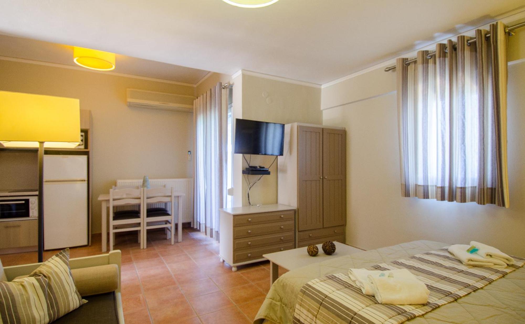 Plaka Studios Карфас Номер фото