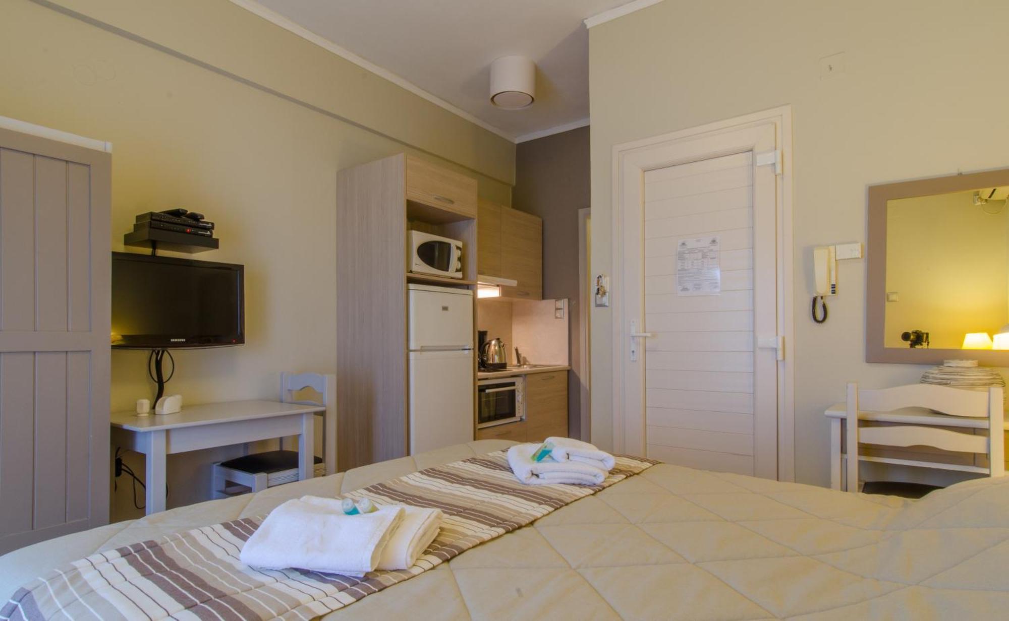 Plaka Studios Карфас Екстер'єр фото