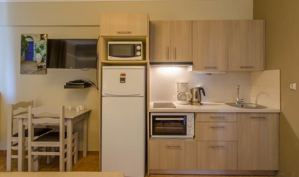 Plaka Studios Карфас Екстер'єр фото